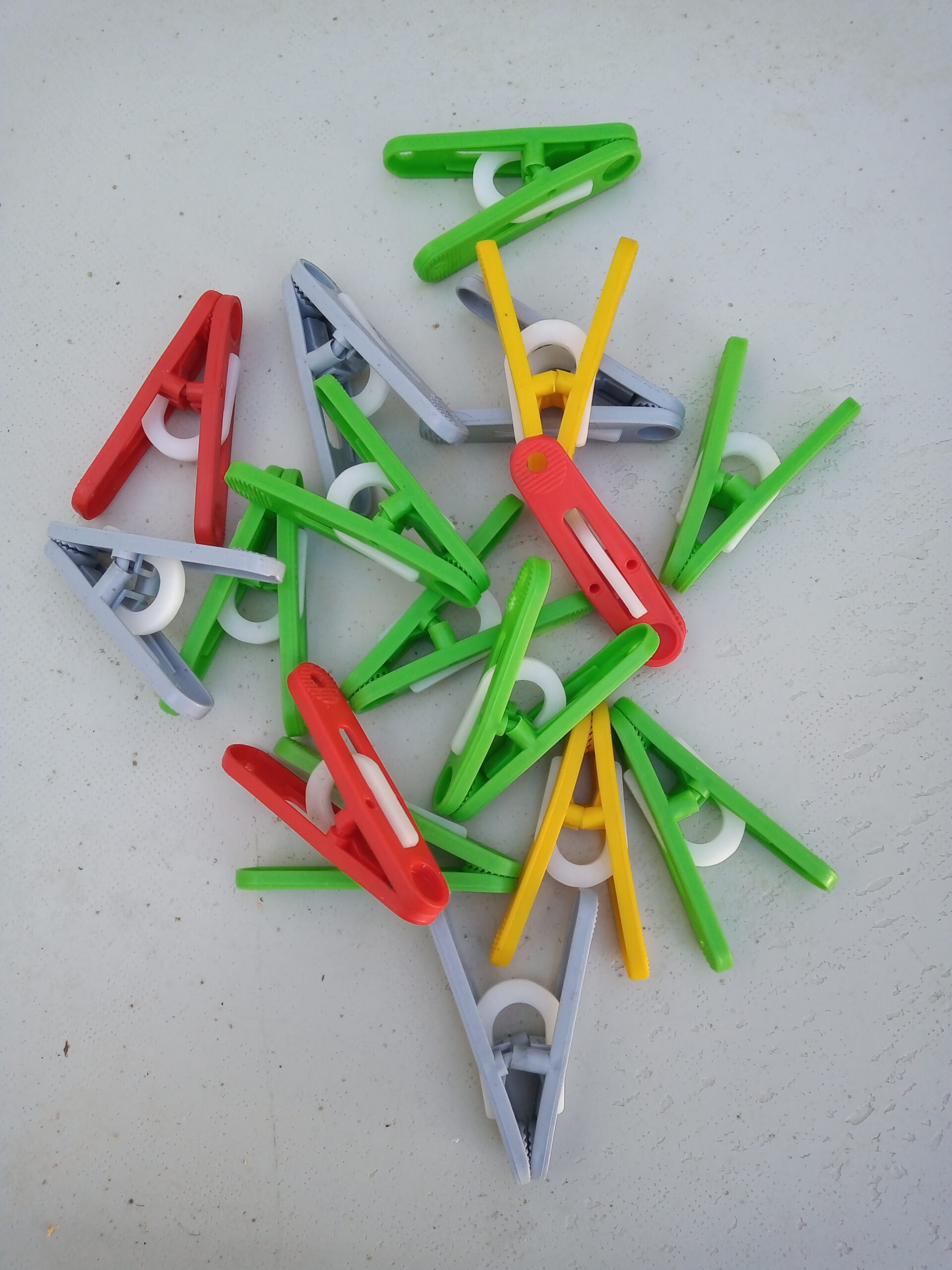 Broche plástico mediano: imagen 2