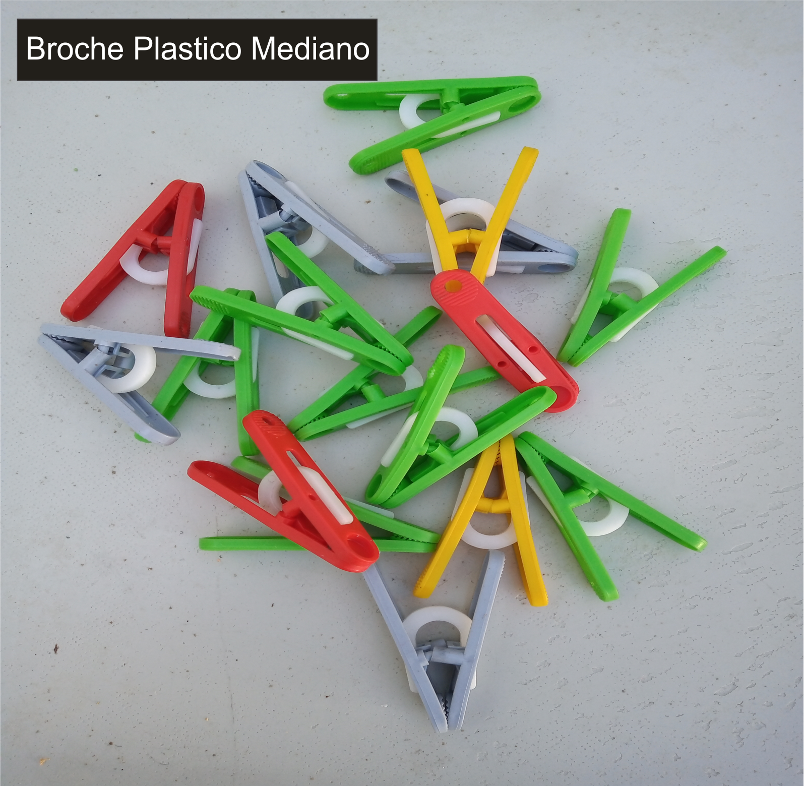 Broche plástico mediano